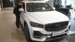geely-monjaro-vpervye-stal-samym-populjarnym-kitajskim-bu-avto-v-rossii-e13098e.jpg