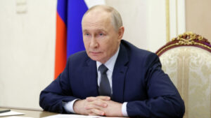 putin-ocenil-vklad-voir-v-povyshenie-urovnja-zhizni-rossijan-b802753.jpg